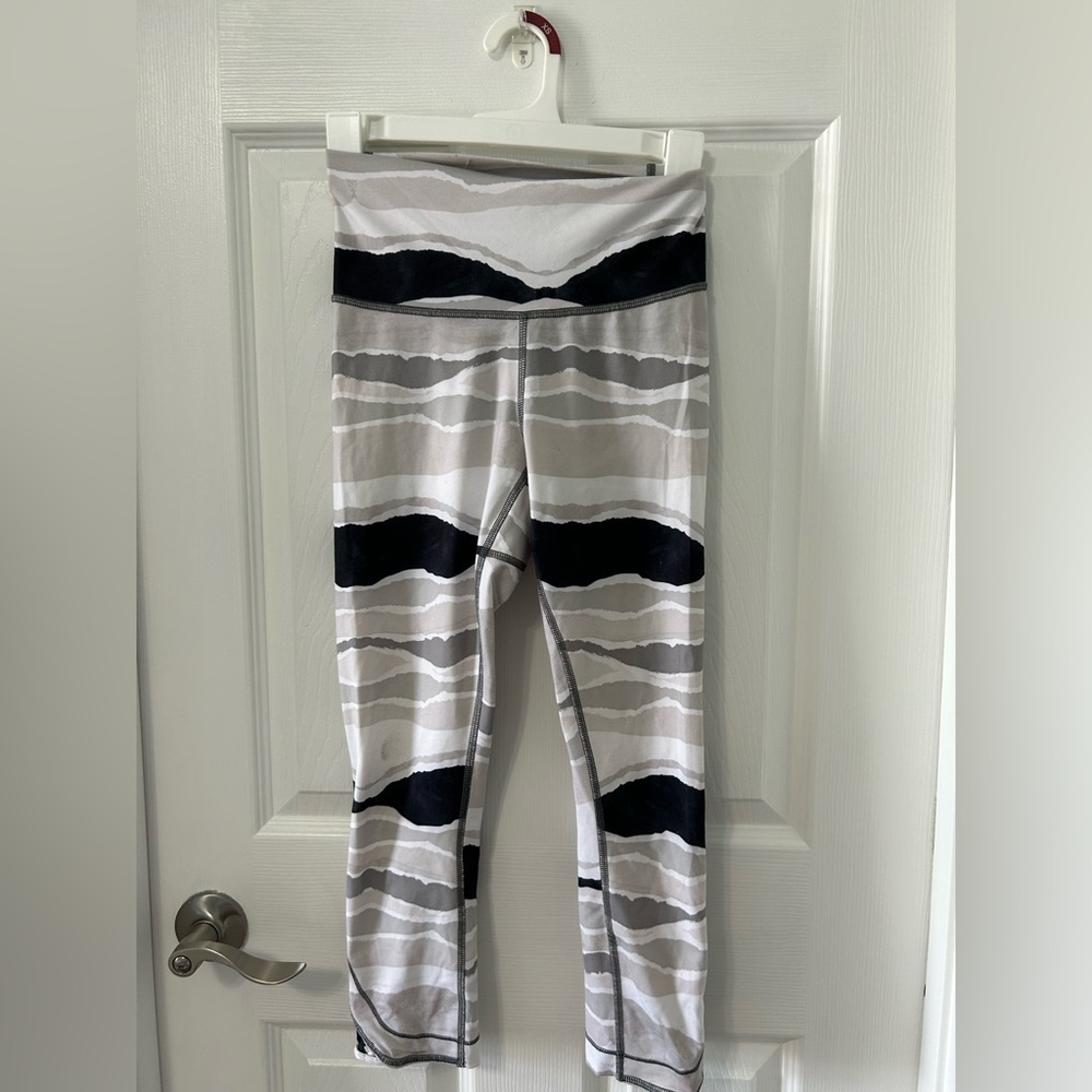 Lululemon Mountain Print Cropped Leggings